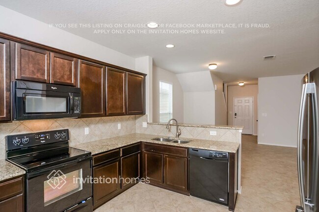 Foto del edificio - 467 Walnut Crest