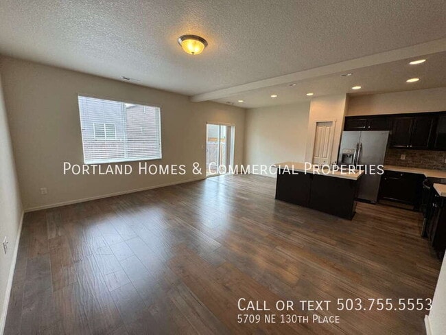 Building Photo - 5709 NE 130th Pl