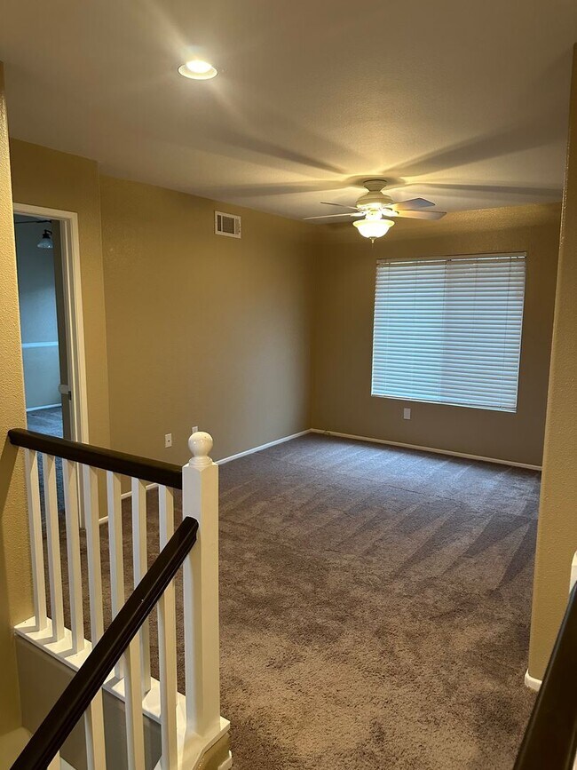 Building Photo - Two Story 3bed/2.25 bath home in Redhawk T...
