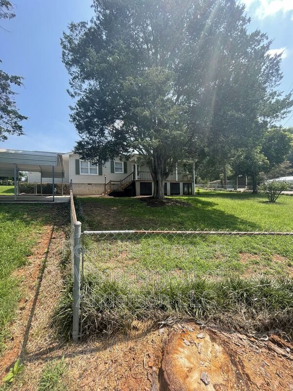Foto del edificio - 121 Point Lookout Rd