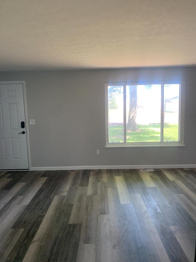 Building Photo - 5510 Beavercrest Dr