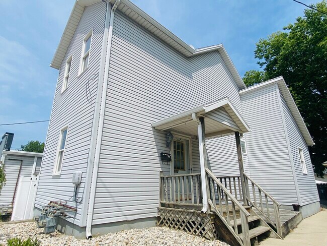 Building Photo - 503 Sweitzer St
