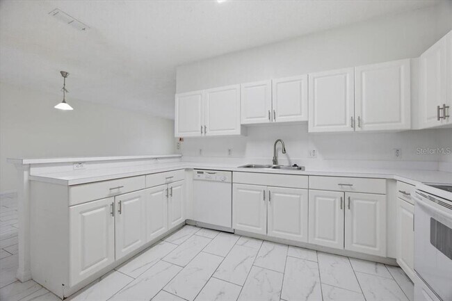 Building Photo - 3166 Sun Lake Ct