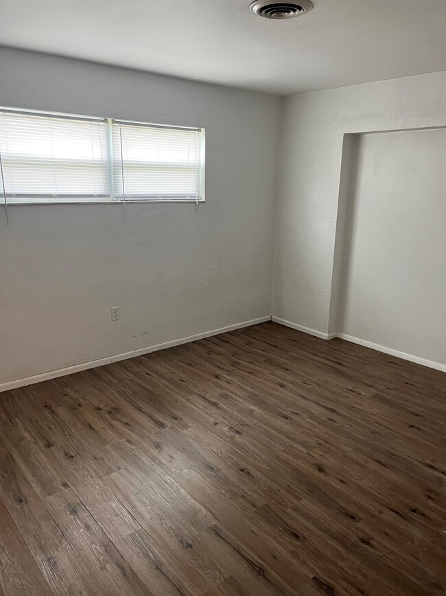 Building Photo - 27264 Sunnybrook Rd