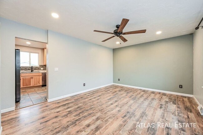 Foto del edificio - 16729 E Layton Ave