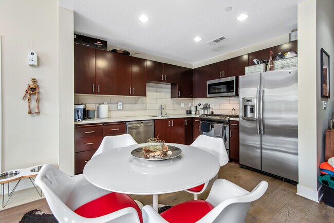 Foto del edificio - 13337 Beach Ave