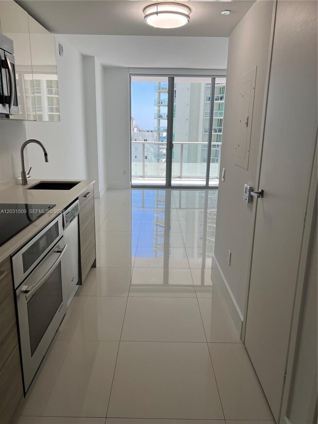 Building Photo - 1300 Brickell Ave