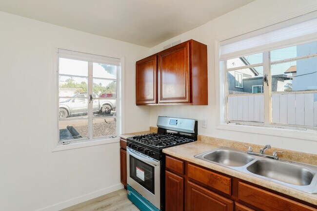 Foto del edificio - 6711 Kelly St