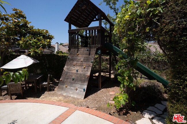 Foto del edificio - 1824 Apex Ave