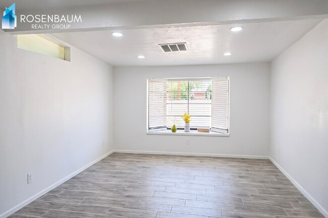 Foto del edificio - Charming 3-beds, 2-baths brick home with Rent-to-Own in Tucson!