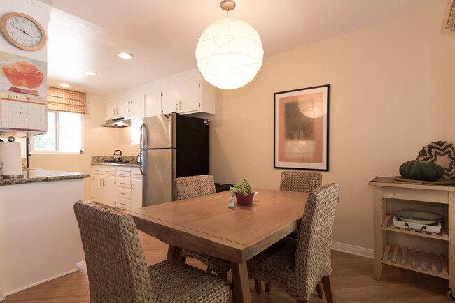 Dining Room - 6728 E Driscoll St