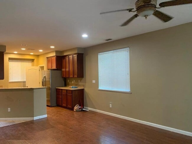 Building Photo - 5 N Beach Pl
