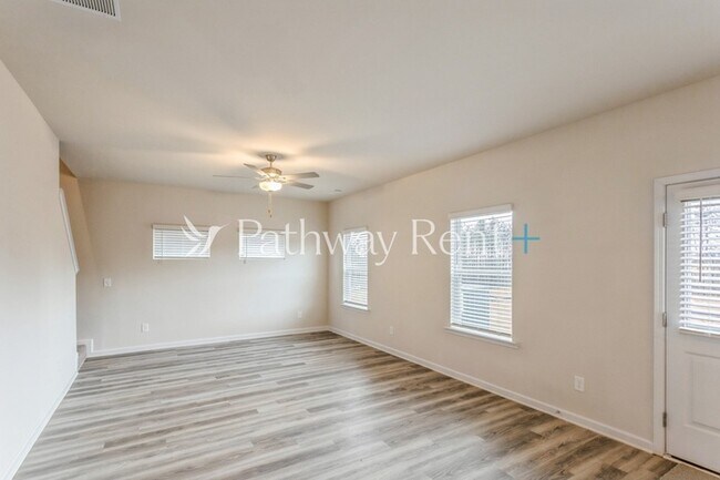 Foto del edificio - 466 Prescott Wy