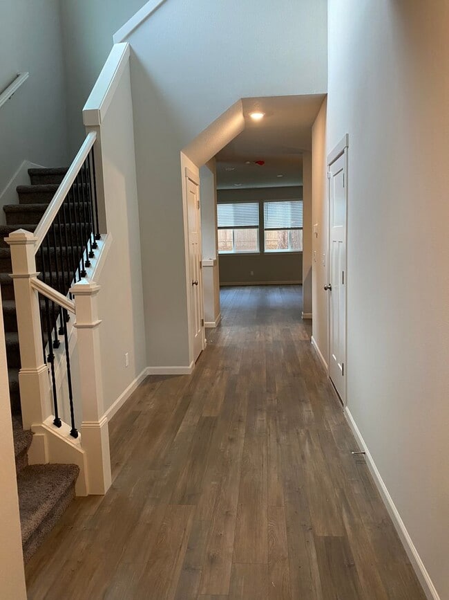 Building Photo - AVAILABLE NOW!!! 4BD/3BA - Pet friendly + Fenced Yard & Washer/Dryer Included - Great South Locat...