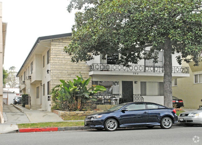 Building Photo - 325 S Doheny Dr