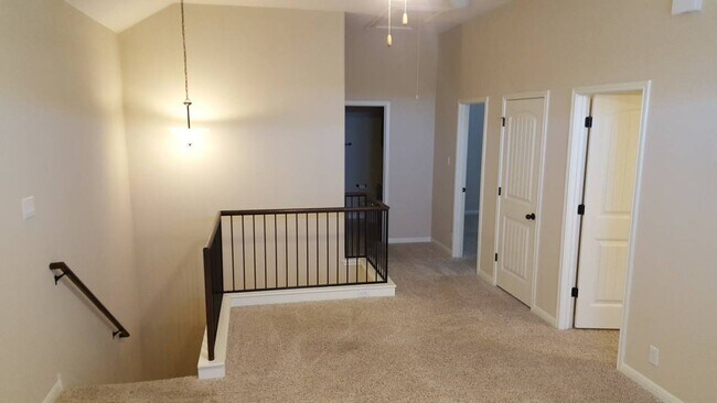 Foto del edificio - HOUSE FOR RENT