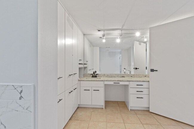 Foto del edificio - Beautiful sub penthouse in Downtown Tulsa!