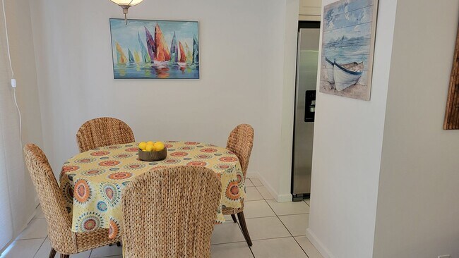 Building Photo - Turnkey furnished 1 bedroom condo on Siest...