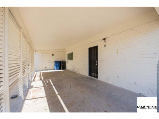 Building Photo - Modern 2/2 Mesa Duplex Unit!