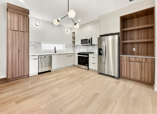 Building Photo - 3.0 bedroom in Edmonton Alberta T5G 1G1