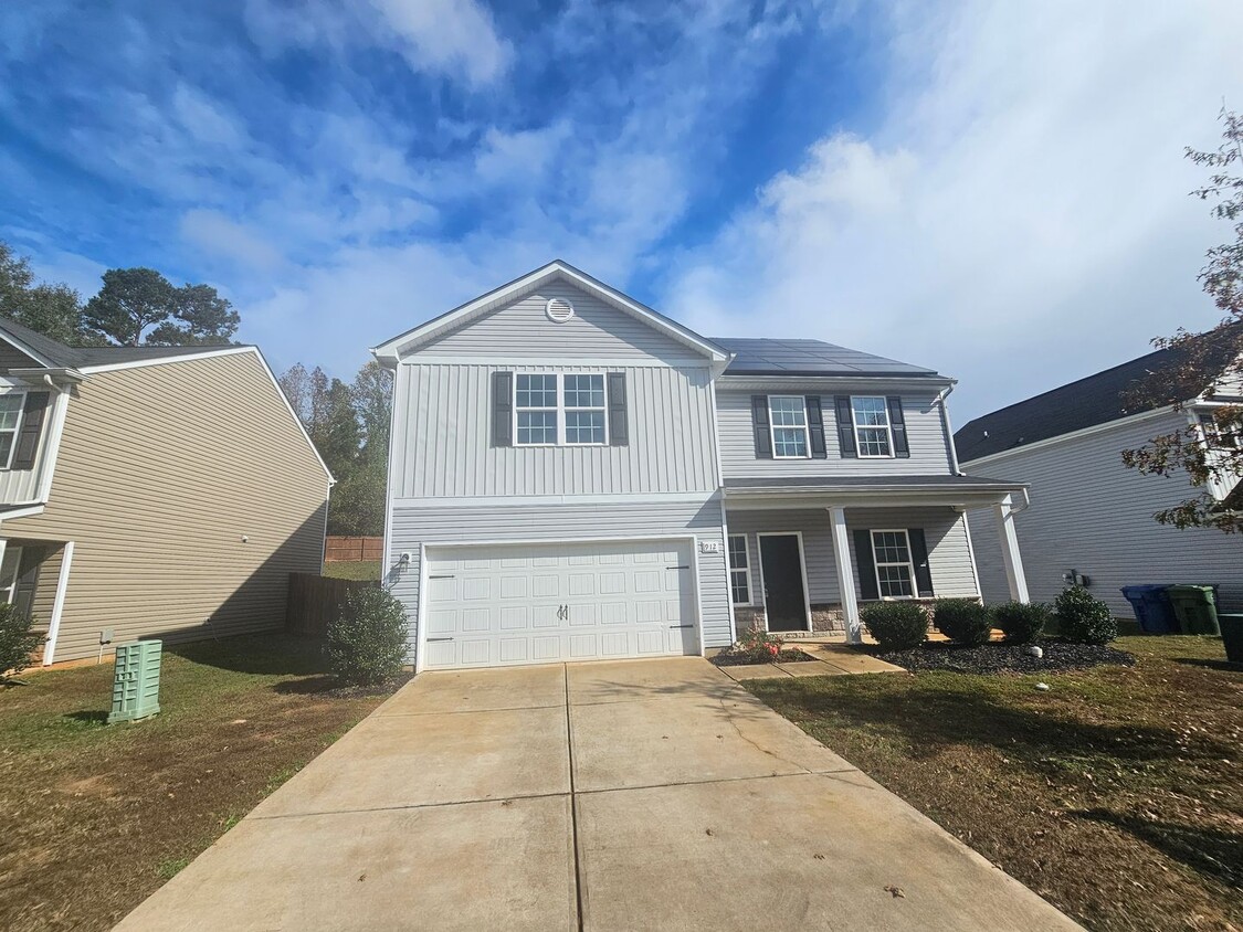 Foto principal - Well Maintained Solar Panel home in Gastonia