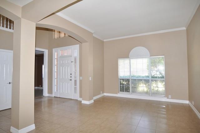 Building Photo - 213 Canyon Lake Dr