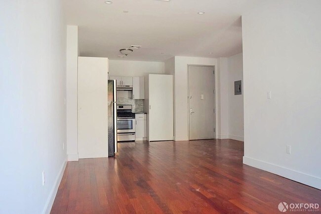 Building Photo - 521 Maple Street