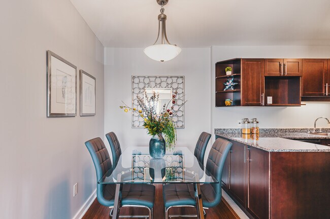 Building Photo - 17 Aberdeen St