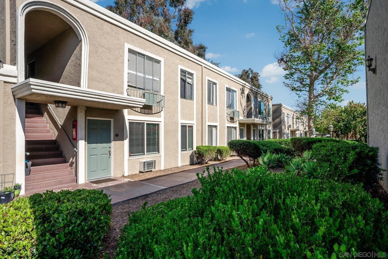 1240 N Broadway Unit 35, Escondido, CA 92026 Condo for Rent in