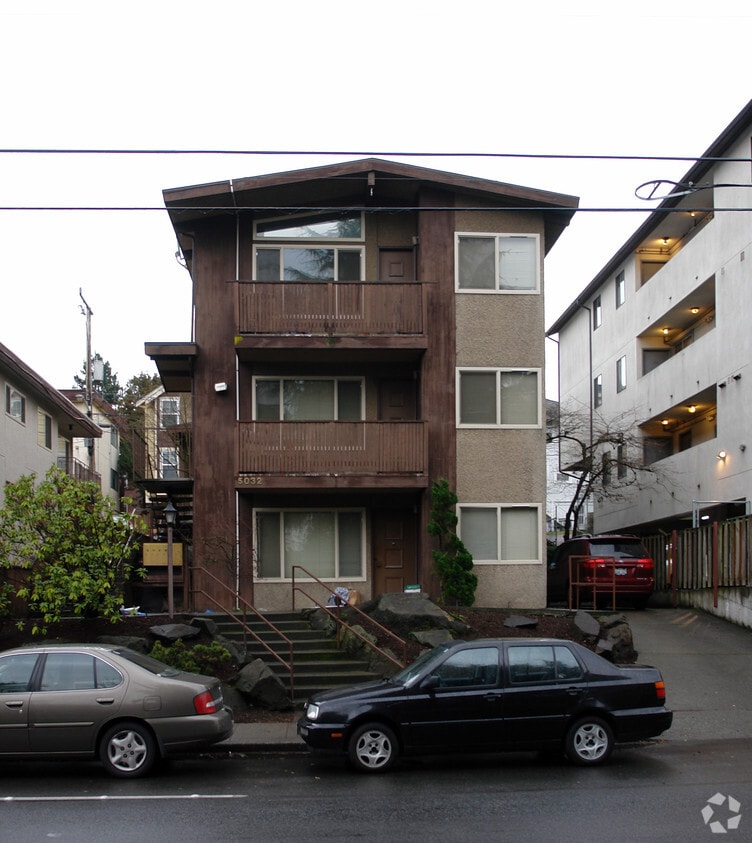 Building Photo - 5032 11th Ave NE