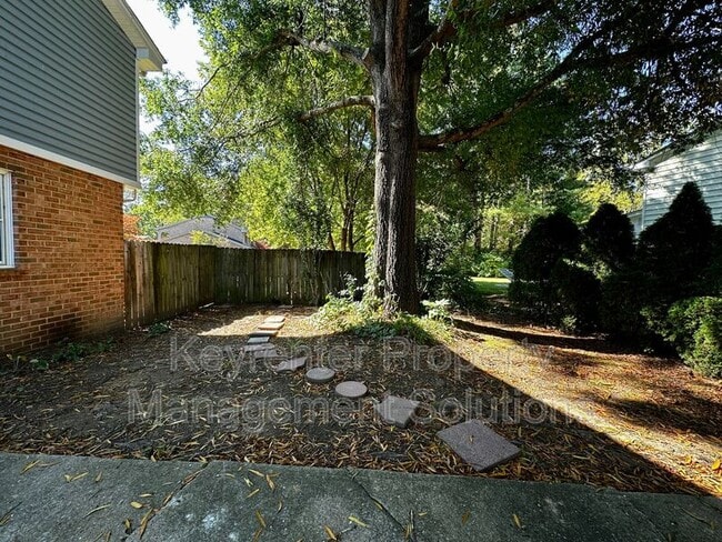 Building Photo - 510 Shore Rd