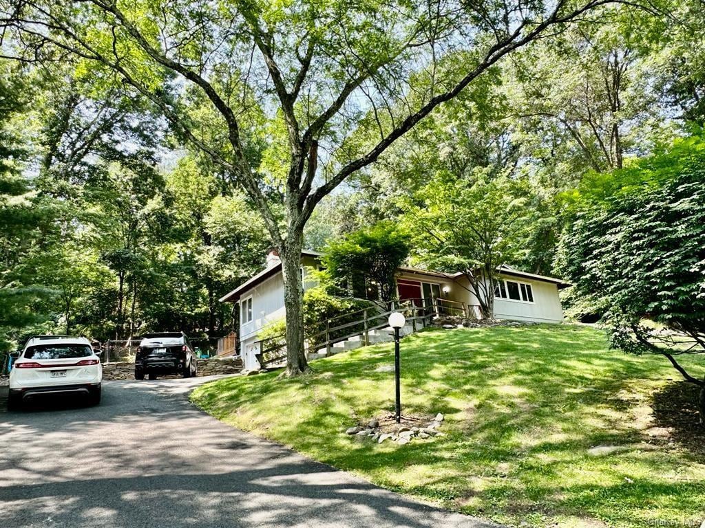 Primary Photo - 13 Tamarack Ln