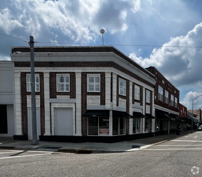 Building Photo - 703 S Madison St