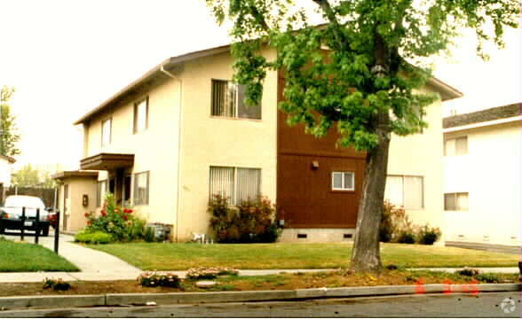 Building Photo - 643 La Grande Dr
