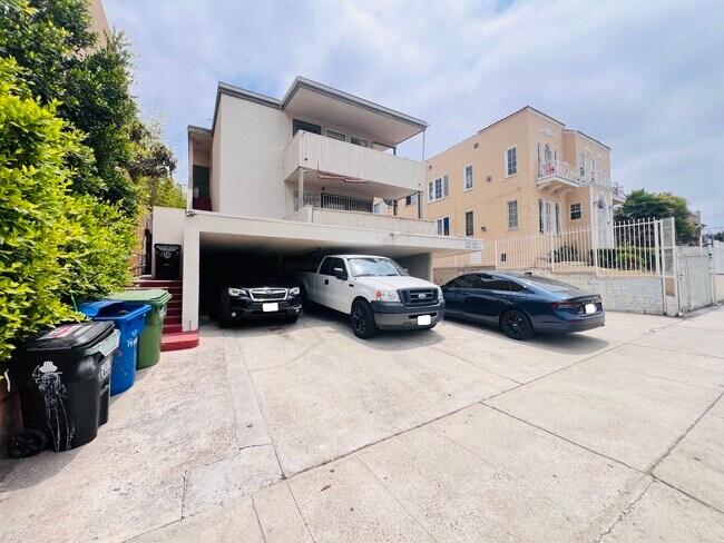 Foto del edificio - 1142 S Serrano Ave