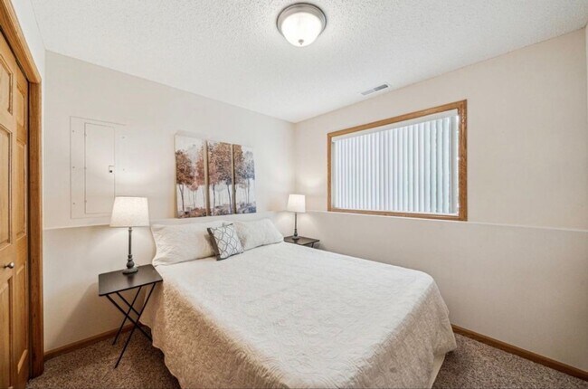 Foto del edificio - 8315 Cedarview Cir