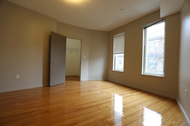 Foto del edificio - 57 Glenville Ave