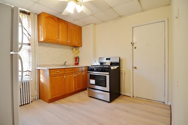 Foto del edificio - 127-129-129 W 3rd St