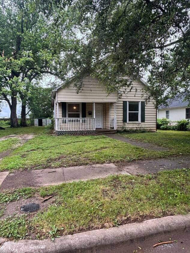 Primary Photo - 3 bedroom 1 bath home available now