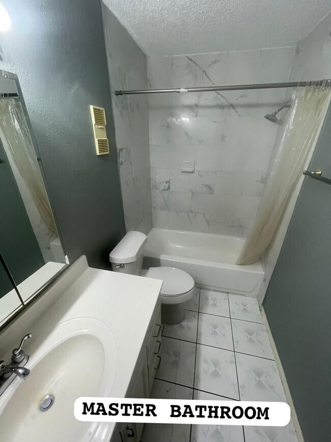 Foto del edificio - 6224 W Airport Blvd