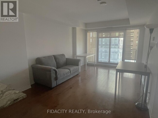 Building Photo - 242-1242 Rideau St