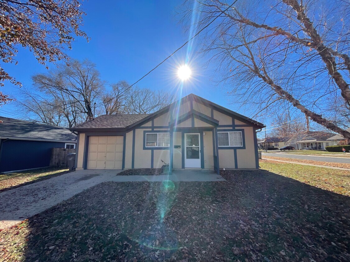 417 W Poplar St, Olathe, KS 66061 House Rental in Olathe, KS