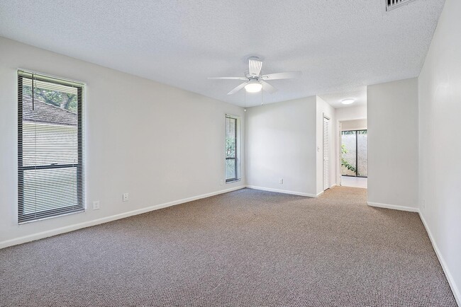 Foto del edificio - 11364 12 Oaks Way