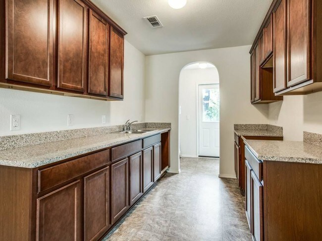 Foto del edificio - 3600 Reese Dr