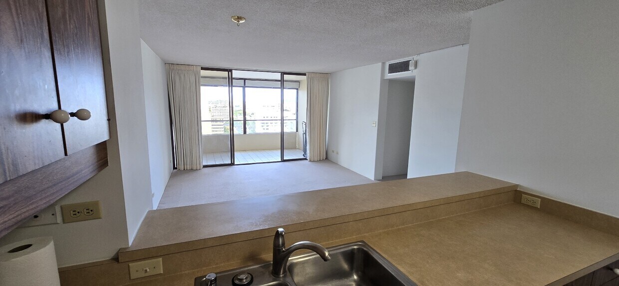 Primary Photo - 1717 Mott-Smith Dr