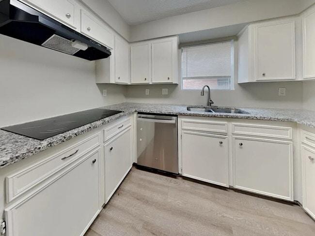 Building Photo - 16515 Cairngorm Dr