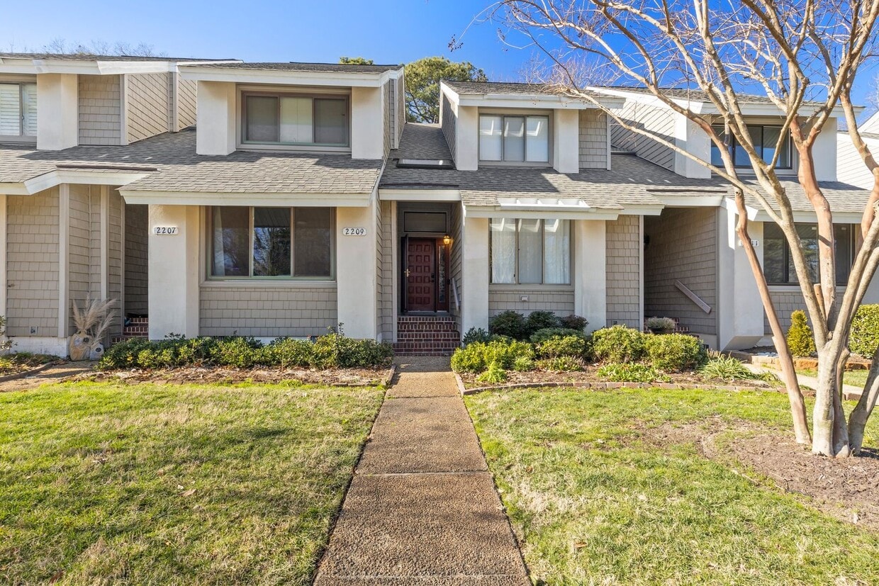 Primary Photo - Townhome on Lake Bradford off Shore Drive ...