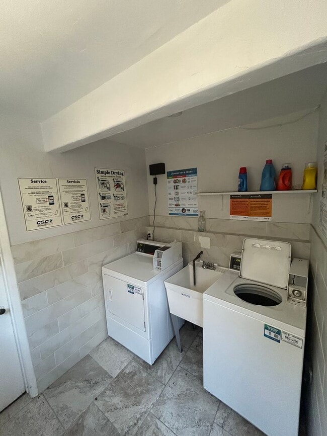 Foto del edificio - 2 bed 1 bath Apt in North Park Area