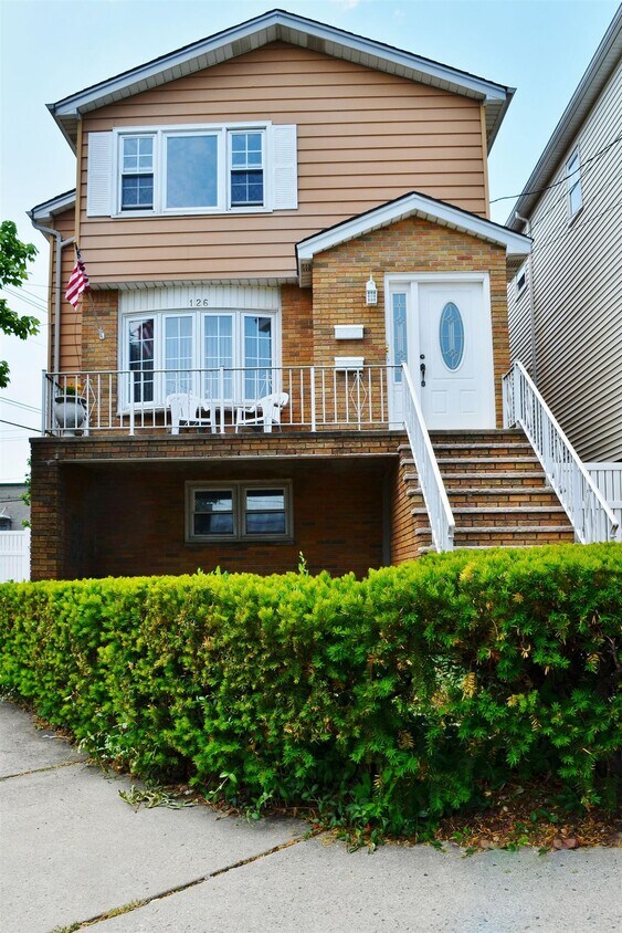 Primary Photo - 126 North St