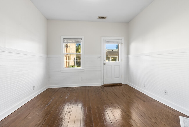 Building Photo - 609 Mercer St